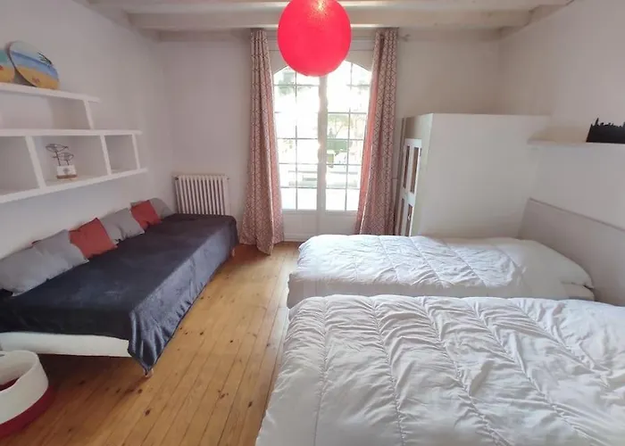 Holiday home Maison 8 Personnes, Quartier Benoit, 300m *